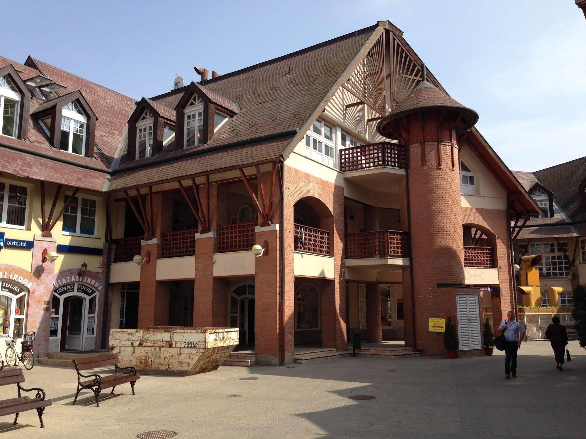 Kalvin Vendegszobak Debrecen Exterior photo